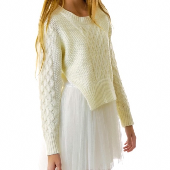 UNIF Chloe Cream Split Side Cropped Sweater Top ✨ - Picture 4 of 7